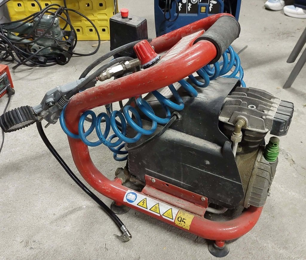 Compressor, Doe-het-zelf en Bouw, Ophalen, 6 tot 10 bar, Zo goed als nieuw, Minder dan 200 liter/min