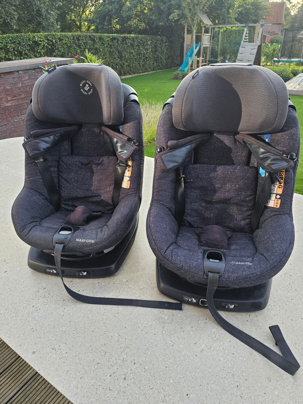 2 Autostoelen Maxi Cosi AxissFix 360
Vervoer je kleine spru, Dossier amovible, 0 à 18 kg, Enlèvement, Isofix