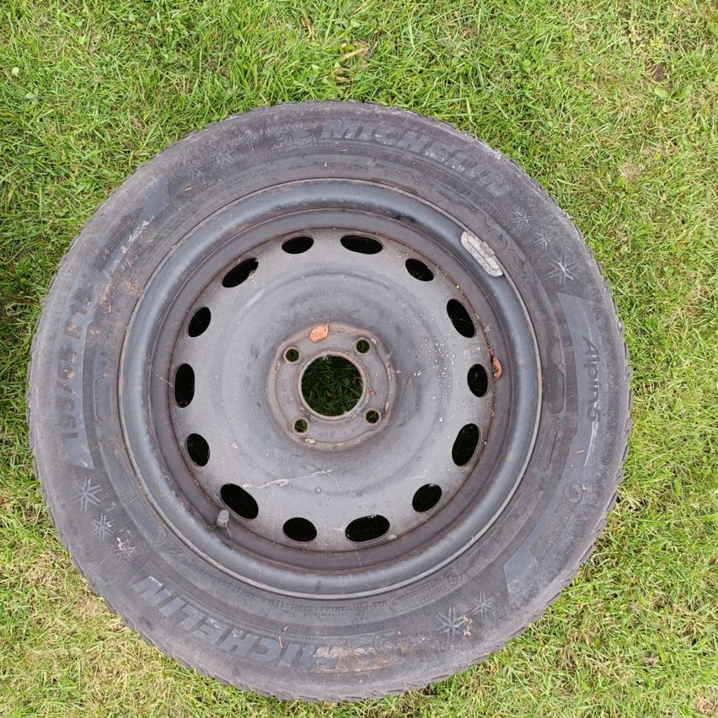 Vier winterbanden op velg merk Michelin. Maat 195/65 R., Enlèvement
