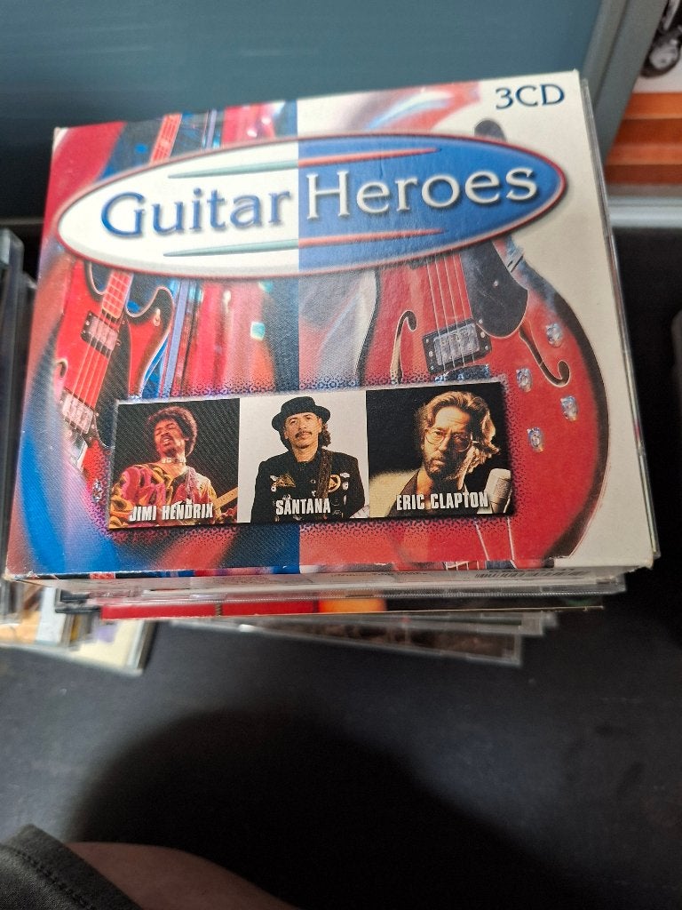 cd - various - guitar heroes - 3 cd box, CD & DVD, CD | Rock, Enlèvement ou Envoi, Comprend un livret, Comme neuf, Rock classique