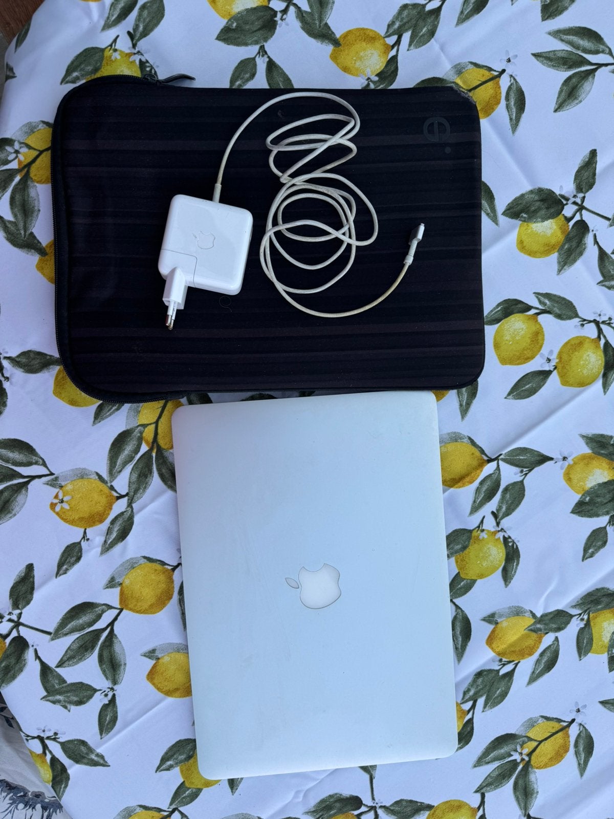 Macbook air 13” — I5 1,3 GHz — 4GB ram — 256 gb, Ophalen, Zo goed als nieuw