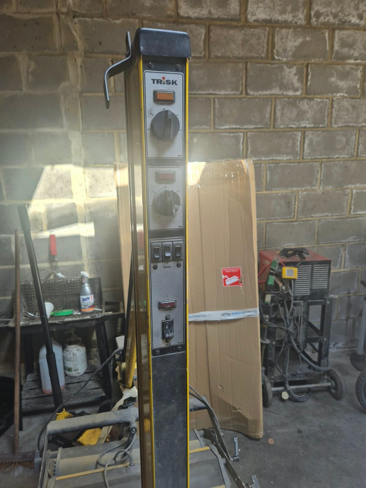Lampe de séchage TRISK Curemaster super, Enlèvement, Utilisé