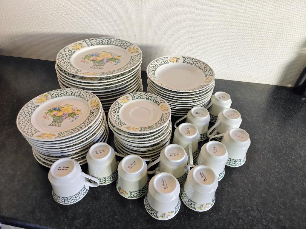 12-pers. servies Basket motief geinspireerd Villeroy & Boch, Antiek en Kunst, Ophalen