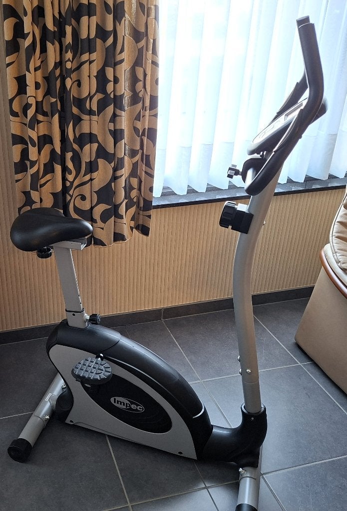 Impec hometrainer, Sport en Fitness, Ophalen, Zo goed als nieuw, Hometrainer