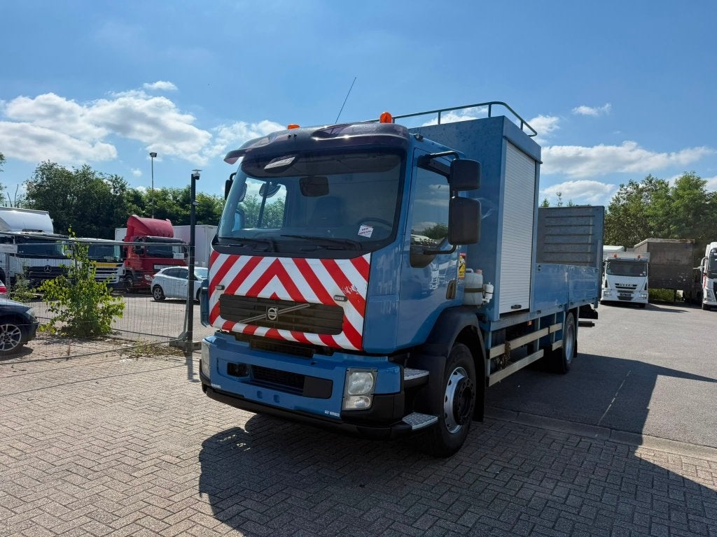 Volvo 240 (Stock ID 82122), Auto's, Vrachtwagens, Blauw, Bedrijf, Elektrische buitenspiegels, Te koop