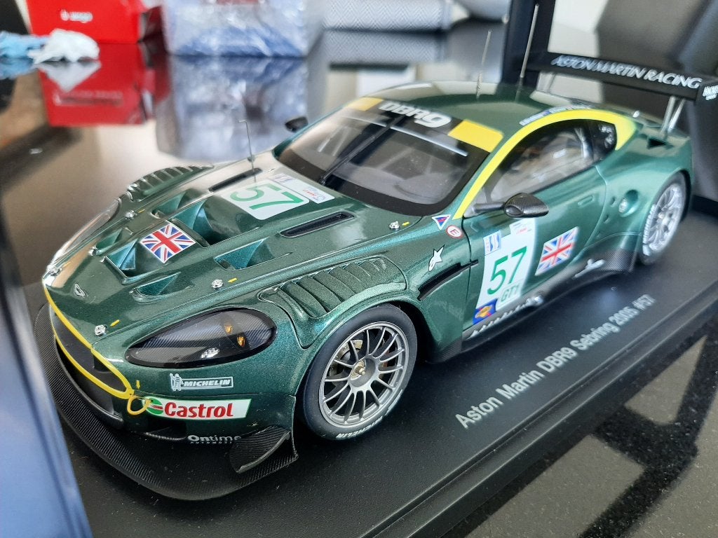 Aston Martin DBR9 Sebring 2005 #57 1:18 AutoArt, Hobby & Loisirs créatifs, Voitures miniatures | 1:18, Enlèvement ou Envoi, Neuf