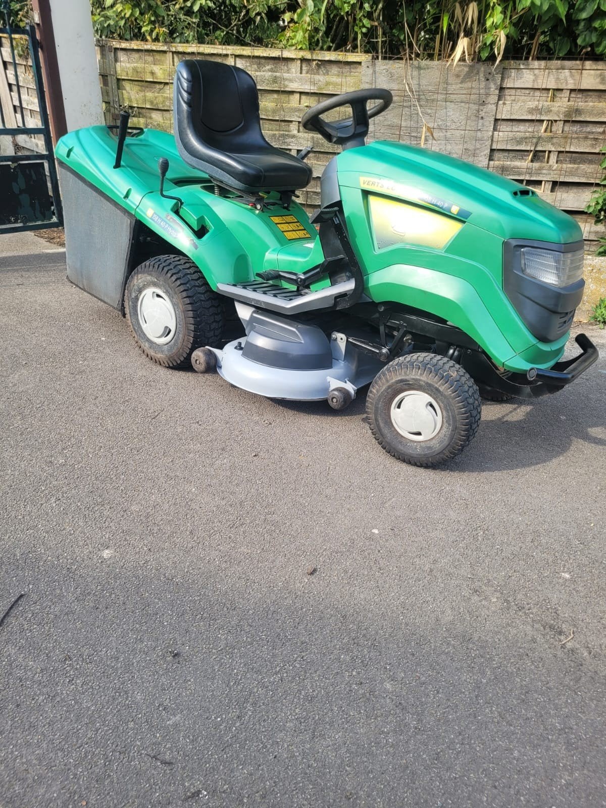 Tracteur tondeuse autoportée Verts Loisirs 158 H 40 P  brigg, Enlèvement, Bac de ramassage