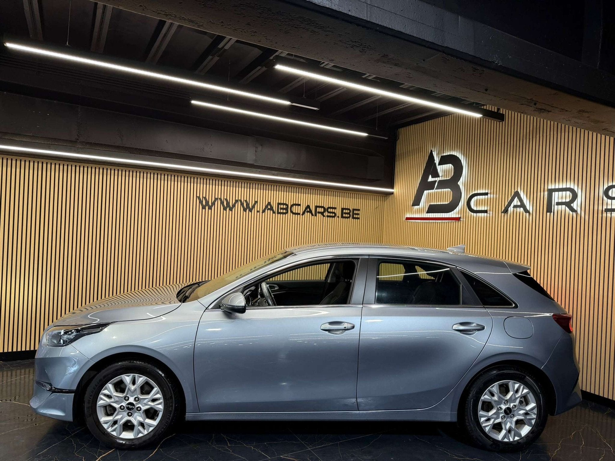 Kia Ceed / cee'd 1.0 T-GDi * SPORT * 1ER PROPRIÉTAIRE *, Autos, Argent ou Gris, Achat, 998 cm³, Entreprise