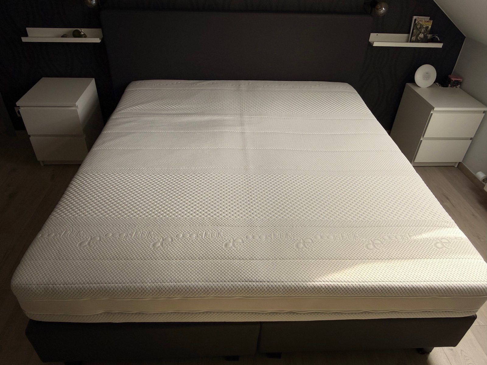 Slaapkamerset te koop – bed & matras (Sleepconsult, Hasselt), Enlèvement, Comme neuf, Blanc