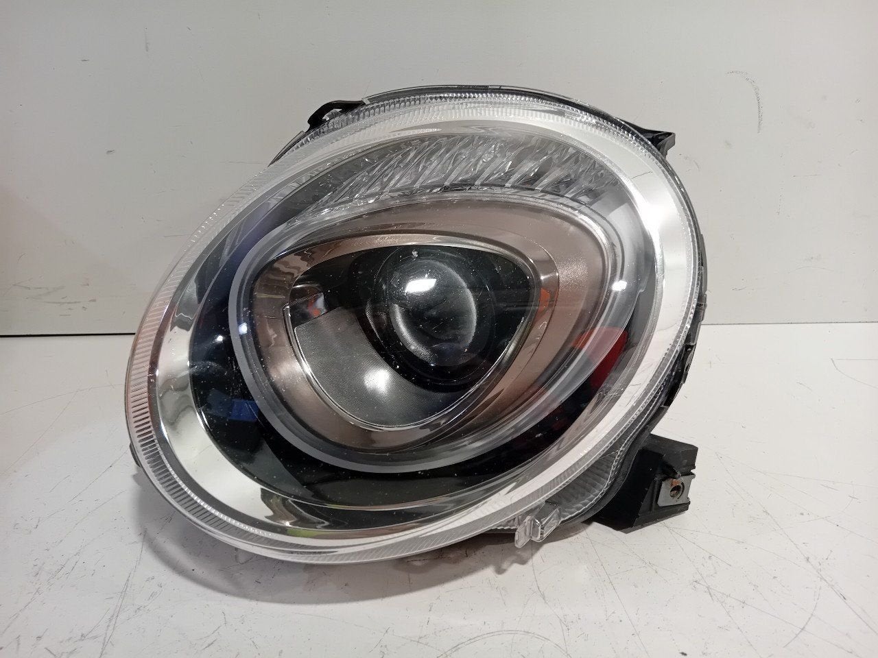 Koplamp links Fiat 500, Auto-onderdelen, Verlichting, Onderdelen@venauto.nl, Van der Ven Autorecycling B.V., Gebruikt, Ettenseweg 76, 4706 PB Roosendaal, The Netherlands
