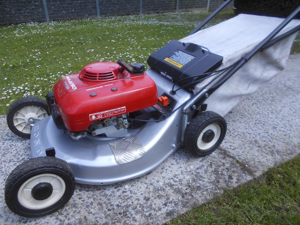 Tondeuse Auto-tractee HONDA HRA2150 3 vitesses, Honda, Vitesses, Moins de 90 cm, Comme neuf