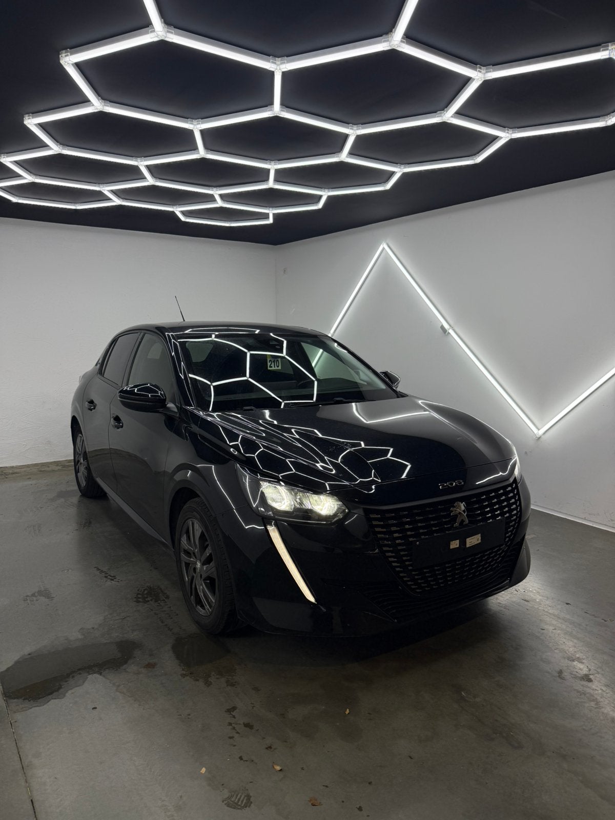 Peugeot 208| 2022| 60.984KM| DISTRIBUTIERIEM VERVANGEN, Auto's, Voorwielaandrijving, Stof, Zwart, Bedrijf