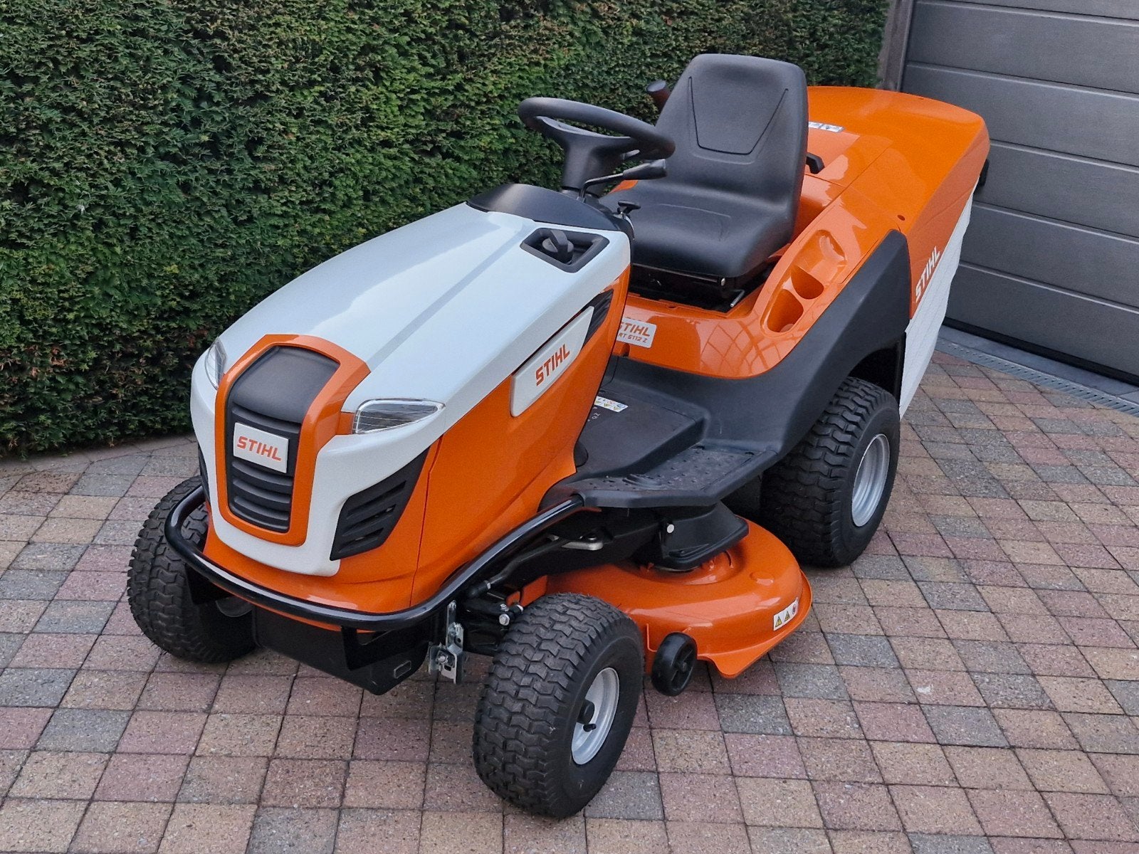 Zitmaaier stihl hydrostaat 2 cilinder rt5112z  2023 demo, Tuin en Terras, Zitmaaiers, Ophalen, Viking / Stihl, 90 tot 120 cm, Opvangbak