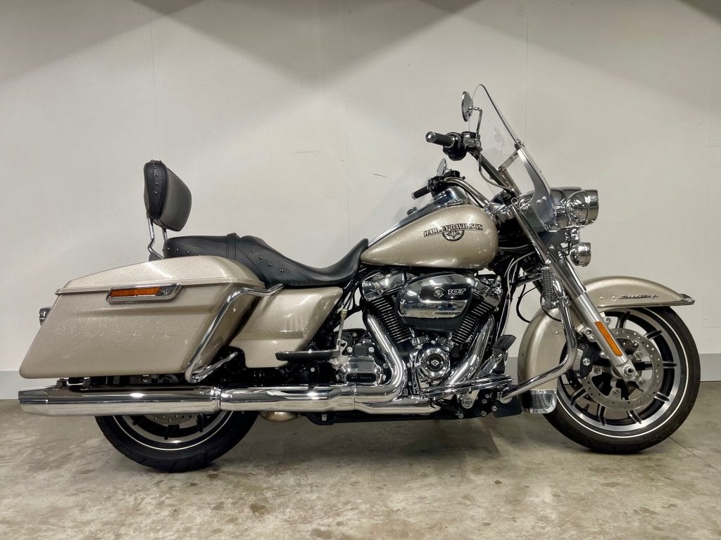 Harley-Davidson TOURING FLHR ROAD KING MET ACHTERUITVERSNELL, Motoren, Harley-Davidson, 1745 cc, Customerservices@harley‑davidson.com