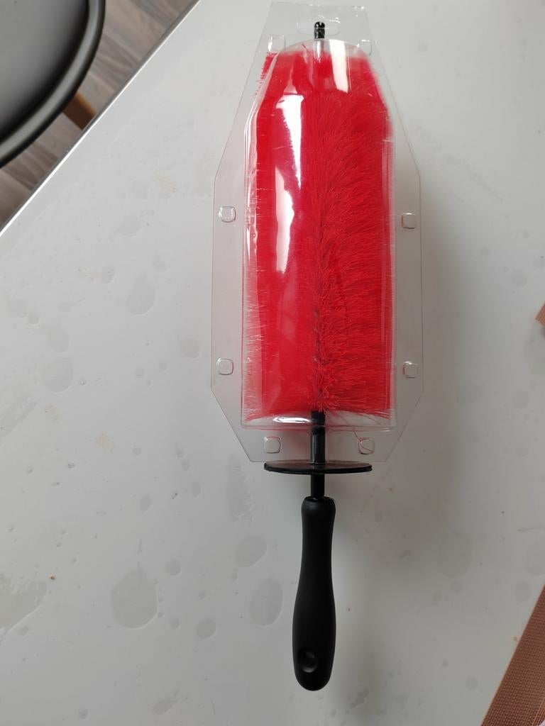 Brosse jante auto