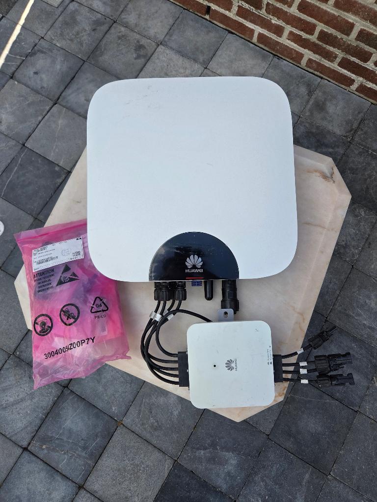 Twee omvormers Huawei SUN2000L-4KTL, Ophalen, Zo goed als nieuw