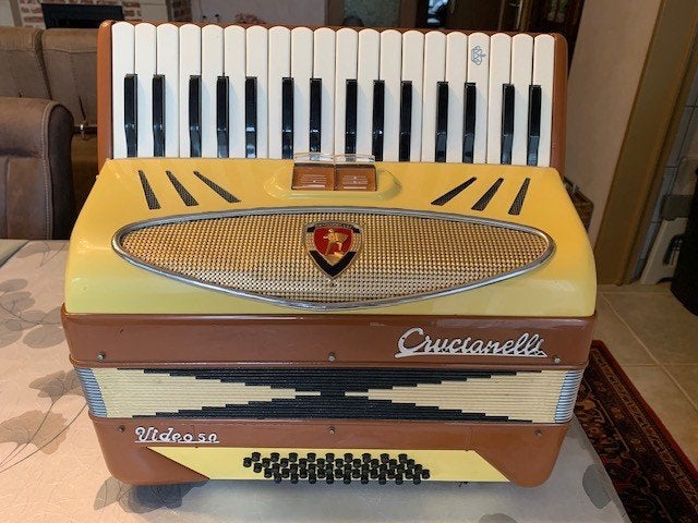 Accordeon Crucianelli + partituren, Musique & Instruments, Autres marques, Avec bretelles, Enlèvement, Utilisé
