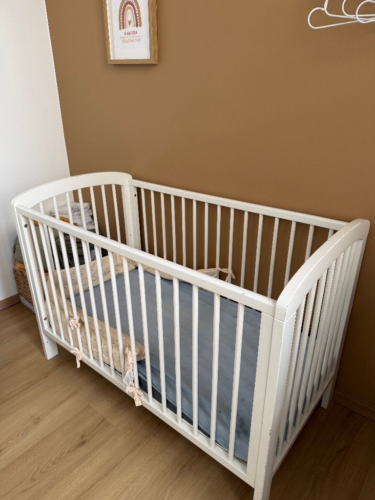 Baby bed - ledikant - spijlenbed wit, Kinderen en Baby's, Ophalen, Gebruikt, Matras