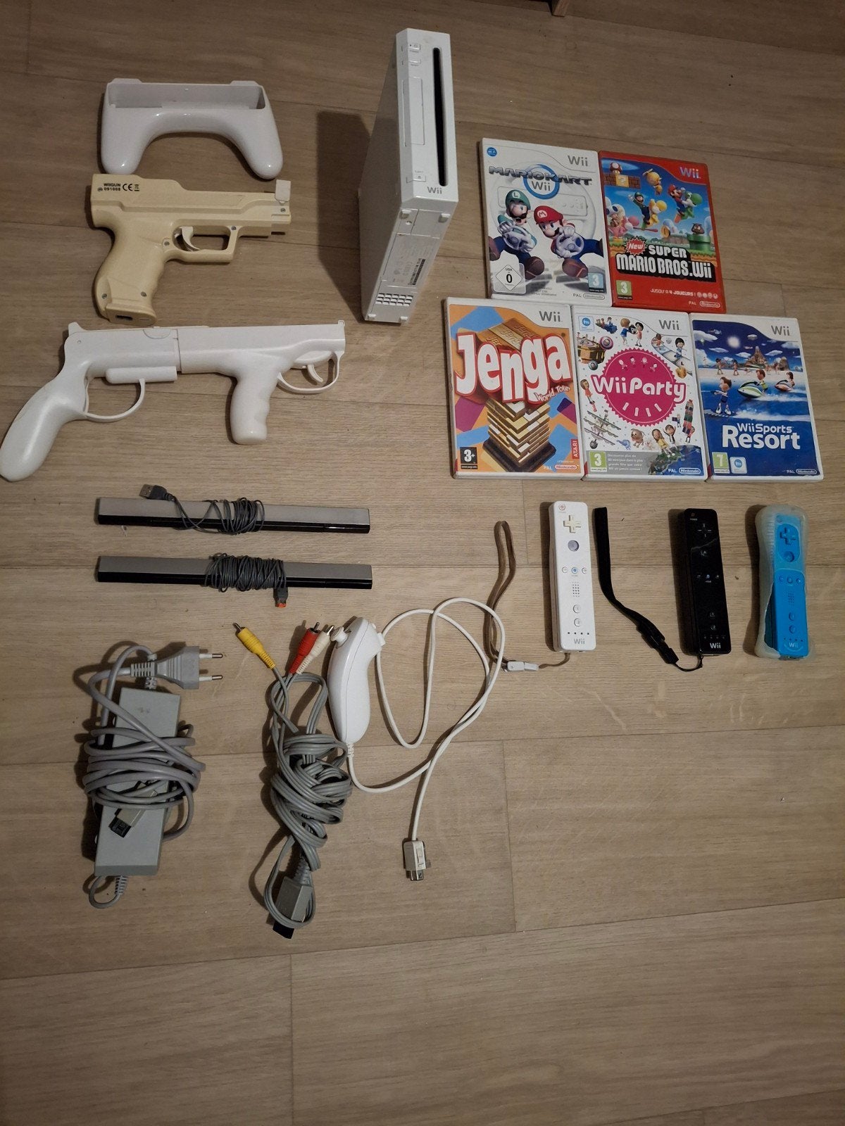 Nintendo WII avec 5 jeux et 3 Mannettes, Consoles de jeu & Jeux vidéo, Consoles de jeu | Nintendo Wii, Enlèvement ou Envoi, Reconditionné