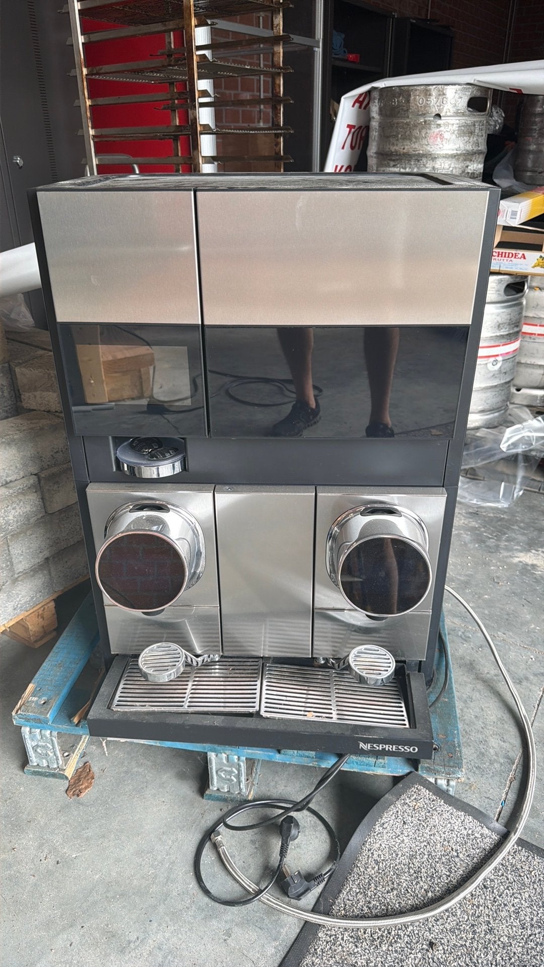 Nespresso Professionele Koffiemachine – Dubbele Uitgifte, Ophalen, Zo goed als nieuw