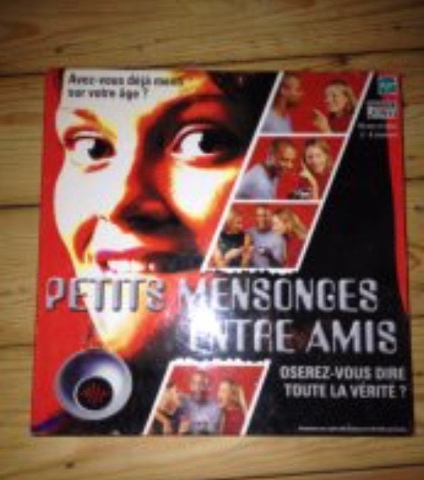 Jeux petits mensonges entre amies, Ophalen of Verzenden, Zo goed als nieuw