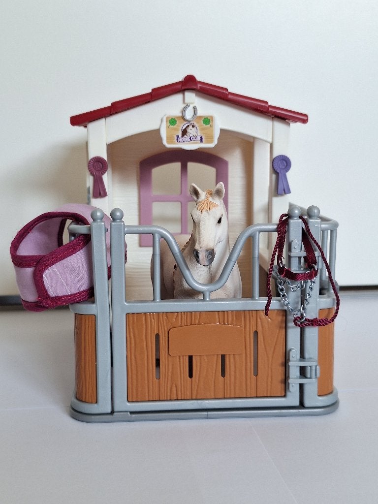 Schleich Paardenbox met Lusitano Merrie (42368), Kinderen en Baby's, Ophalen, Zo goed als nieuw