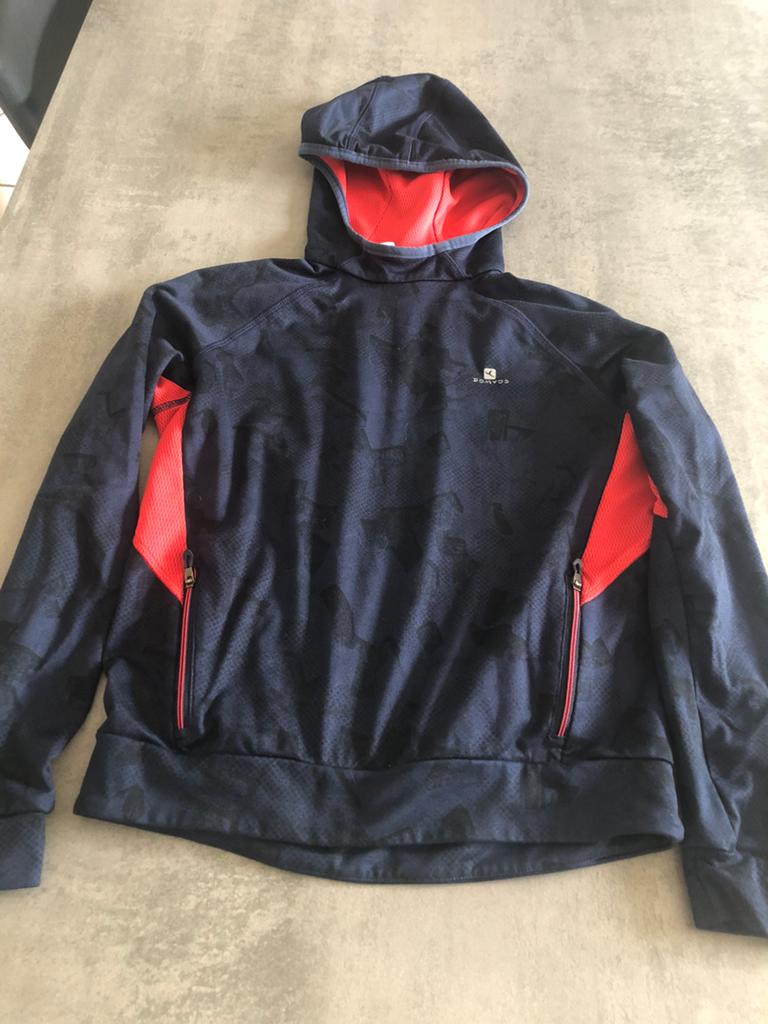 Sweat-shirt décathlon 152 cm, Enlèvement ou Envoi, Utilisé, Garçon ou Fille, Vêtements de sport ou Maillots de bain