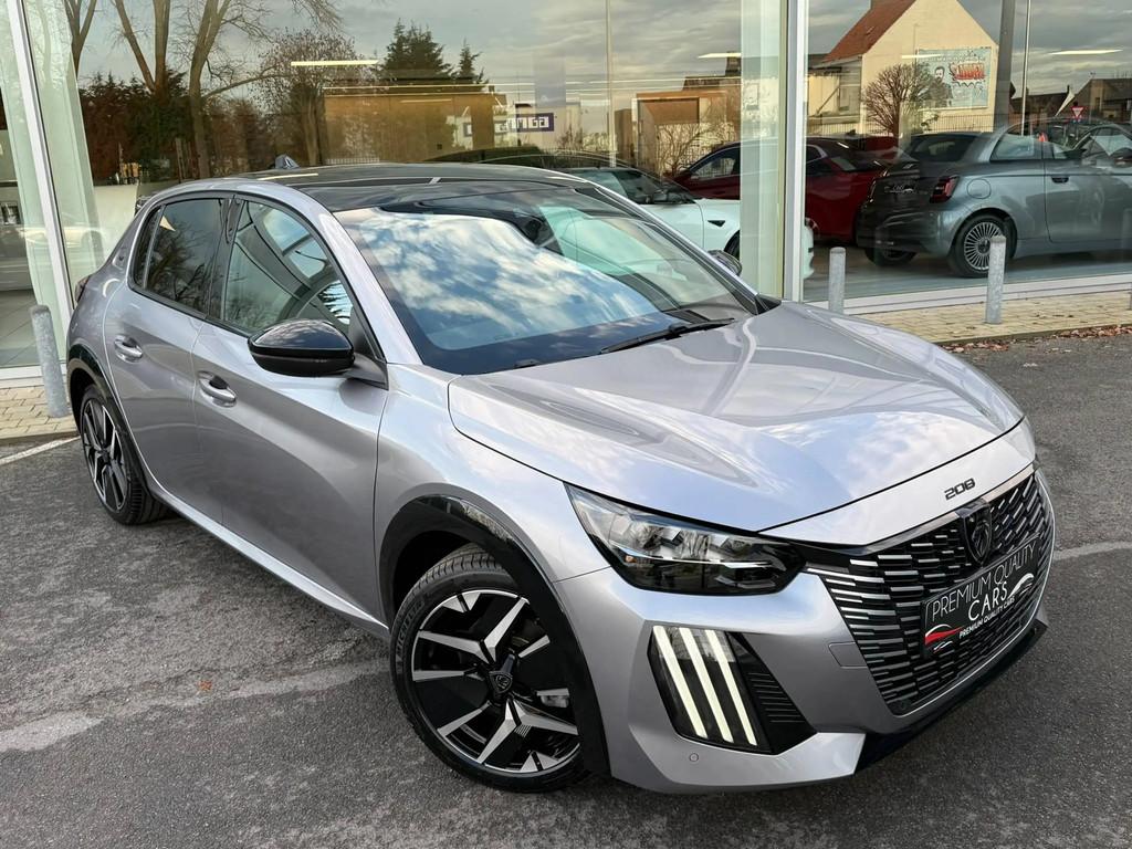 Peugeot 208 GT LINE / NIEUW/ PANO /CARPLAY / CAMERA /KEYLESS, Gebruikt, Zwart, 1199 cc, 136 pk