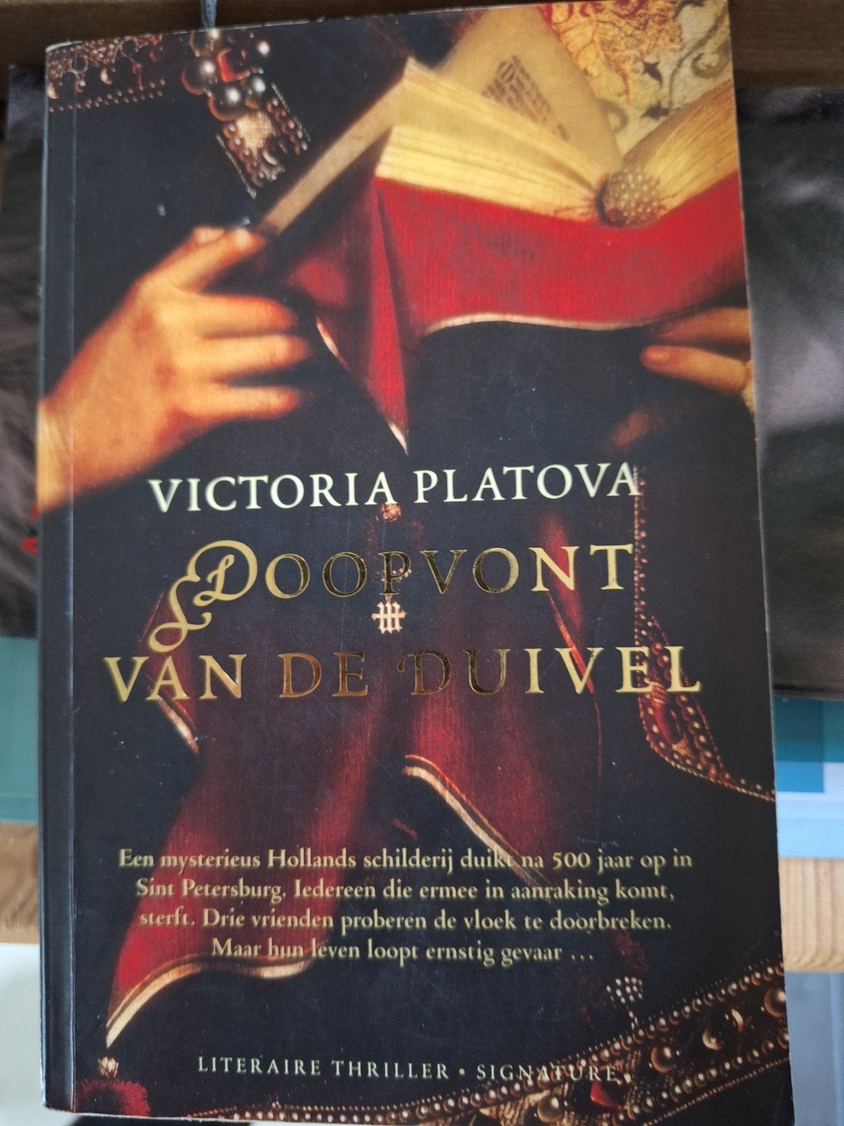 V. Platova - Doopvont van de duivel, Ophalen of Verzenden, V. Platova