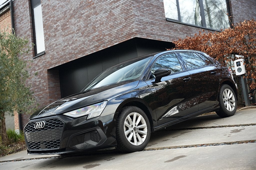 Audi A3 Sportback 30 TFSI S-Line Interieur CarPlay/Park/CC, Auto's, Audi, Voorwielaandrijving, Parkeersensor, Leder en Stof, Zwart