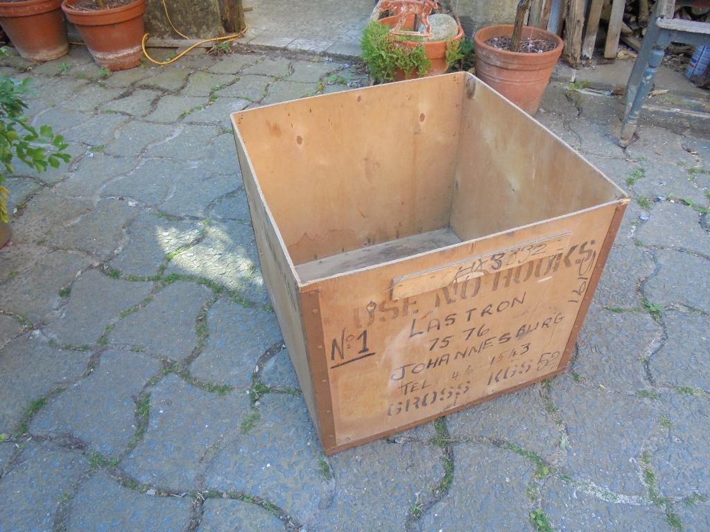 Belle ancienne boîte  transport carrée bois « Johannesburg », Enlèvement