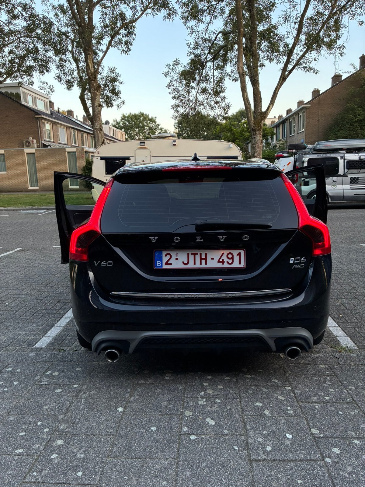 Volvo V60 2.4 D6 AWD PLUG IN HYBRIDE Full option, Auto's, Automaat, Euro 5, Zwart, Zwart