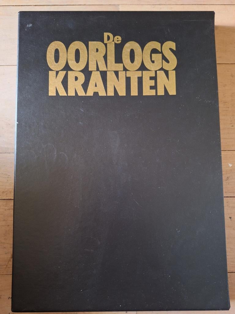 Oorlogskranten in 8 foedralen + 1 map, Boeken, Ophalen