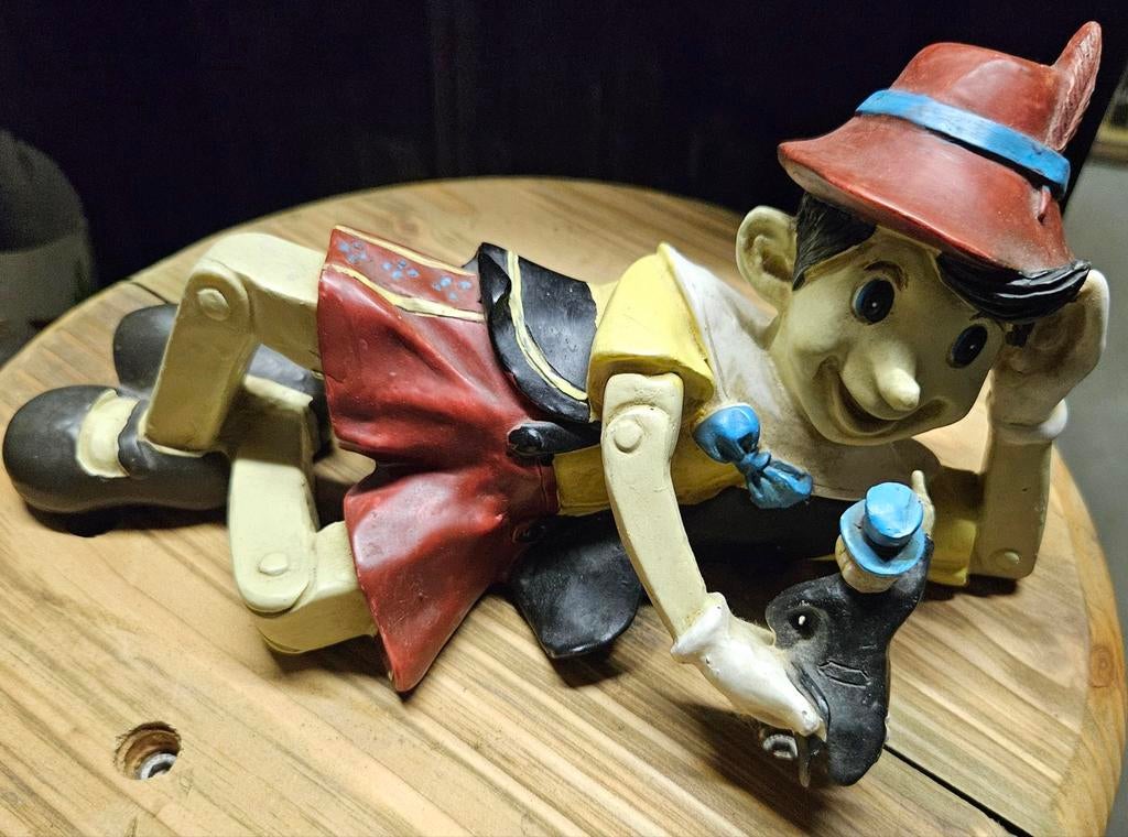 Disney Pinokkio beeld met Japie Krekel
Dit is ee, Verzamelen, Ophalen of Verzenden