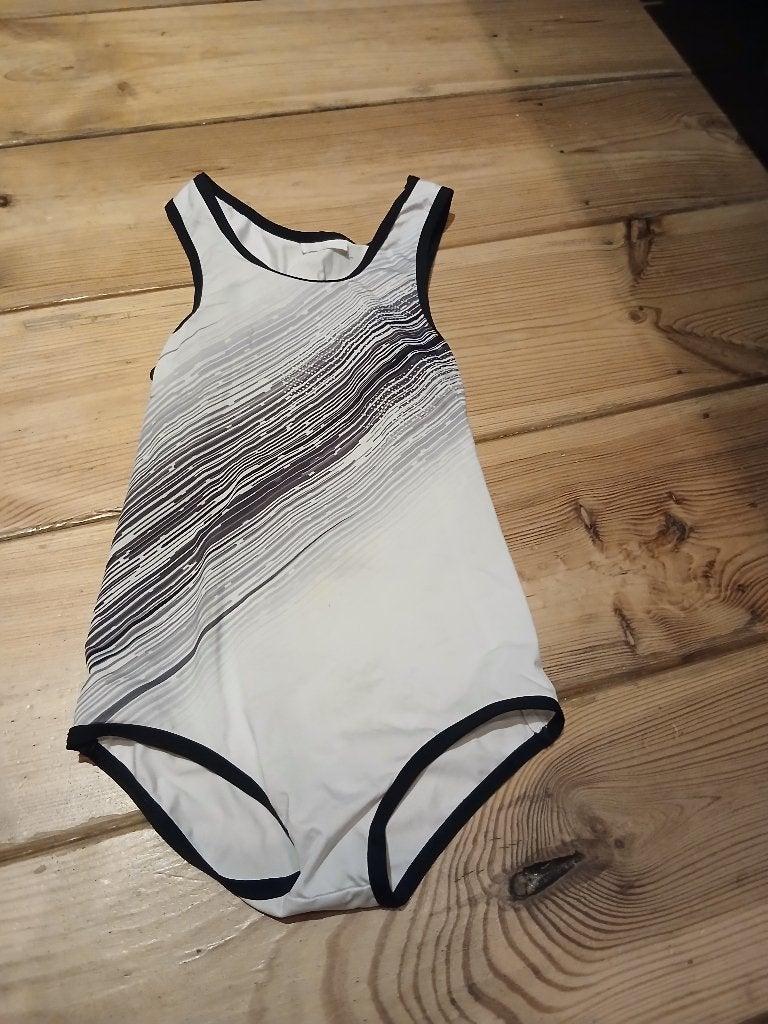 Turnpakken jongens/meisjes, Sport en Fitness, Turnen, Kleiner dan kindermaat 122, Ophalen, Zo goed als nieuw, Turnpak(je)