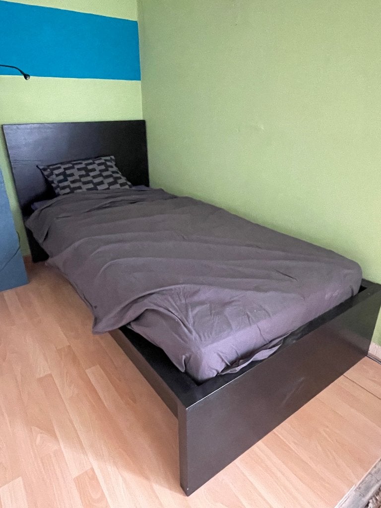 bed met lattenbodem - optie matras, -beschermer en hoeslaken, Ophalen, 90 cm, Eenpersoons, Zo goed als nieuw
