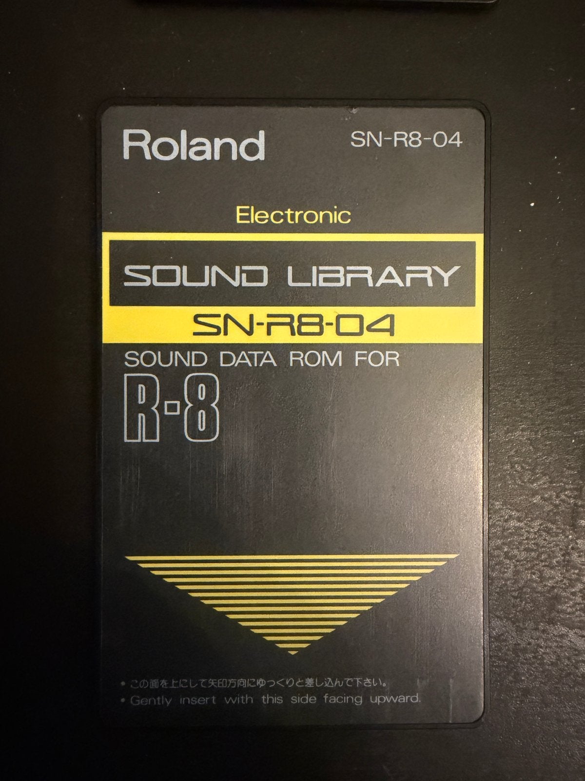 SN-R8-04 Electronic - Roland R8, Musique & Instruments, Enlèvement ou Envoi, Comme neuf, Roland