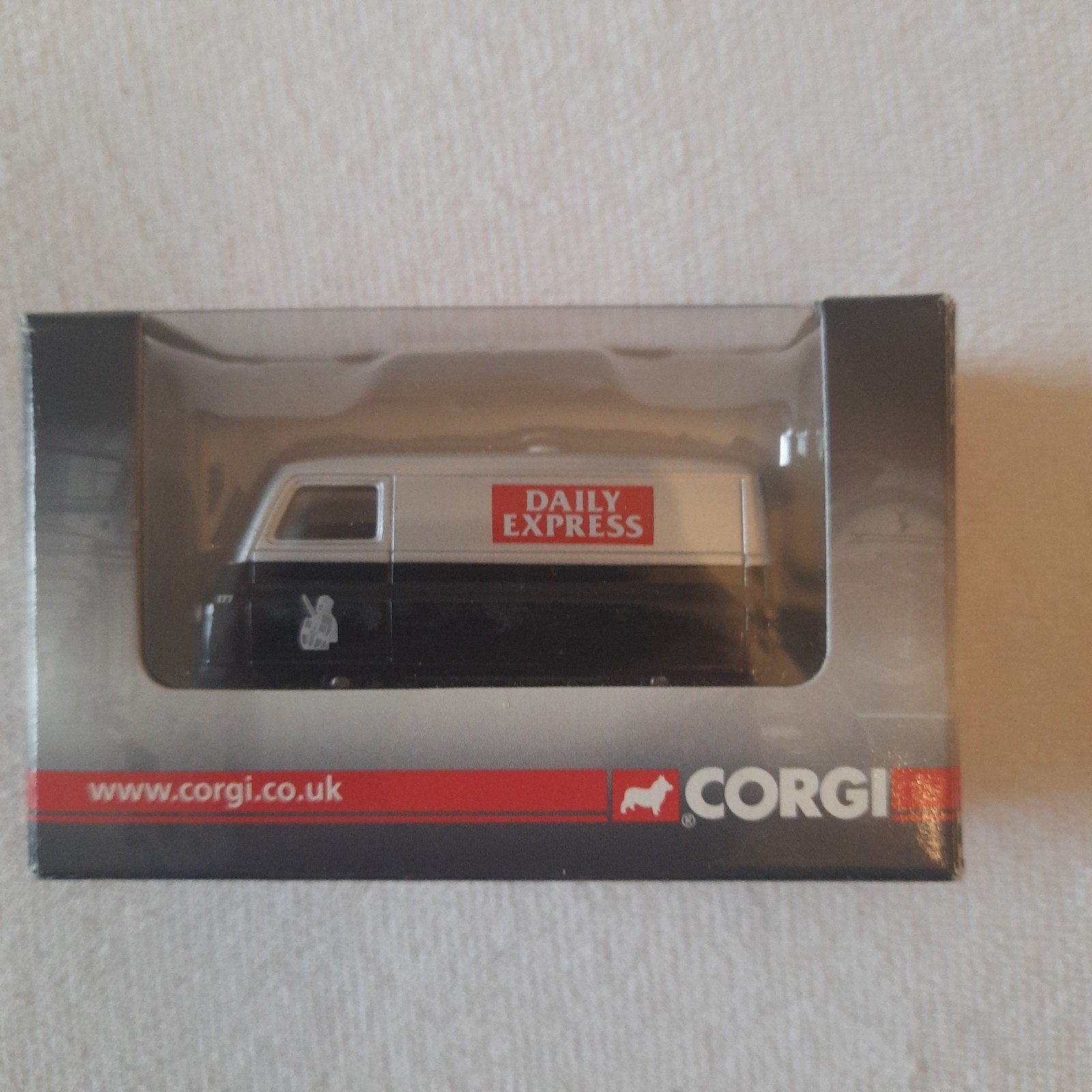 CORGI-TRACKSIDE = HO/OO=1:76* BMC AUSTIN MORRIS J2 DAILY EXP, Ophalen, Nieuw, Bus of Vrachtwagen, Corgi