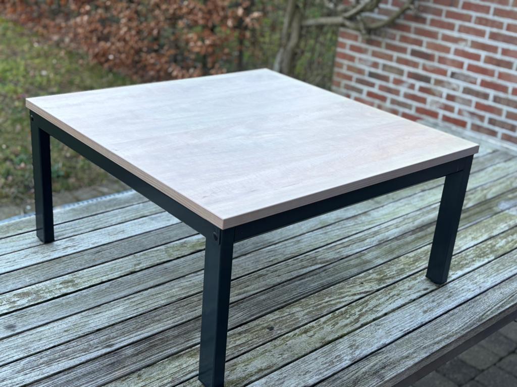 Degelijke bijzettafel 80x80 cm, Carré, Enlèvement, Utilisé, 75 cm ou plus