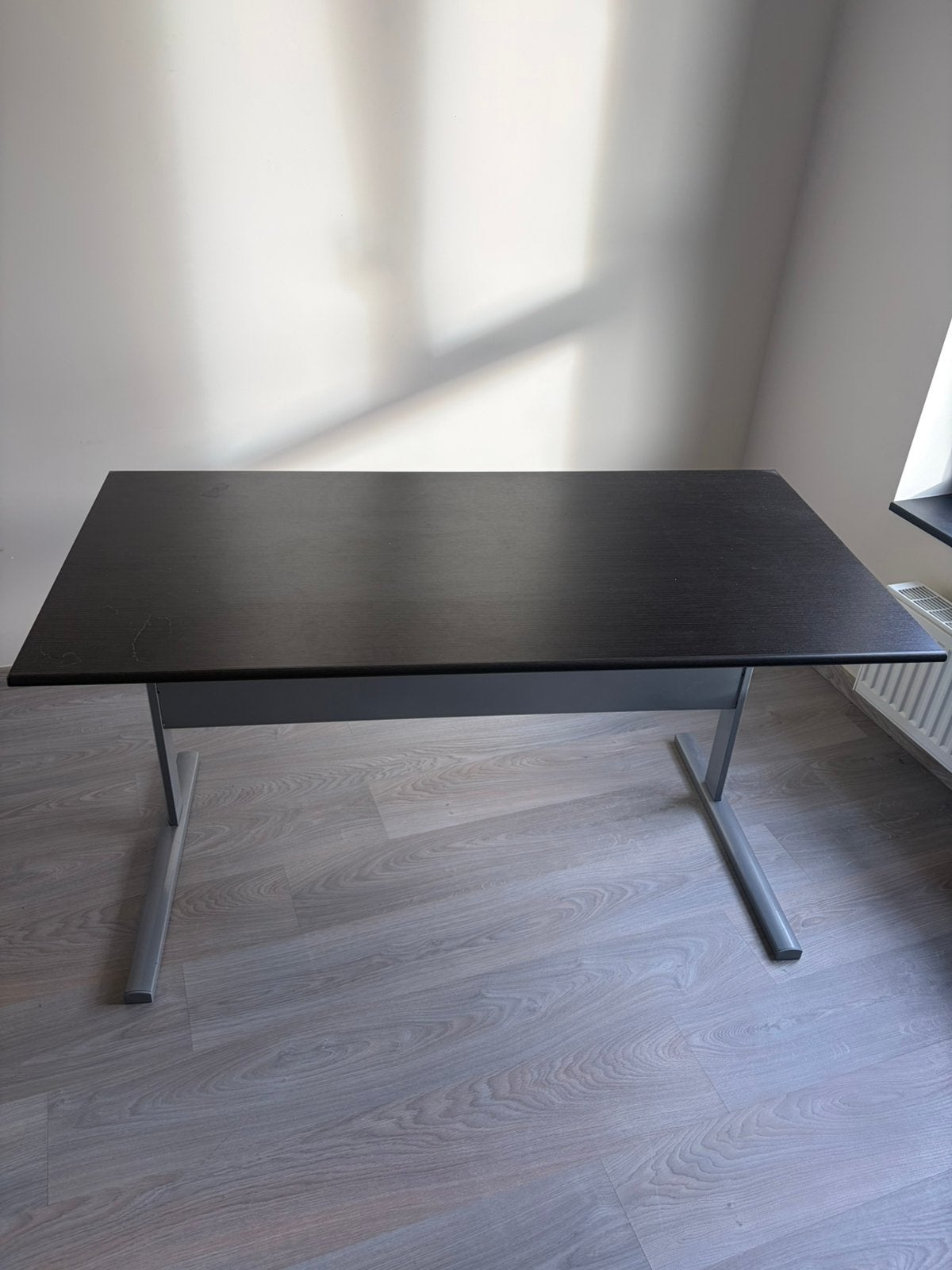 Zwart bureau, Huis en Inrichting, Ophalen, Zwart, IKEA, 140 cm