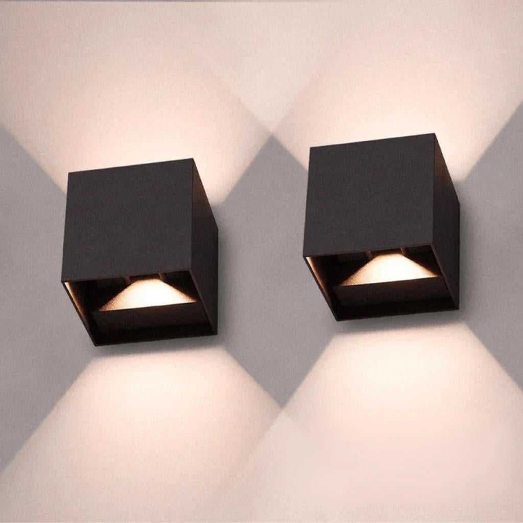 2 appliques murales LED modele Cube, Huis en Inrichting, Lampen | Wandlampen, Ophalen of Verzenden, Zo goed als nieuw