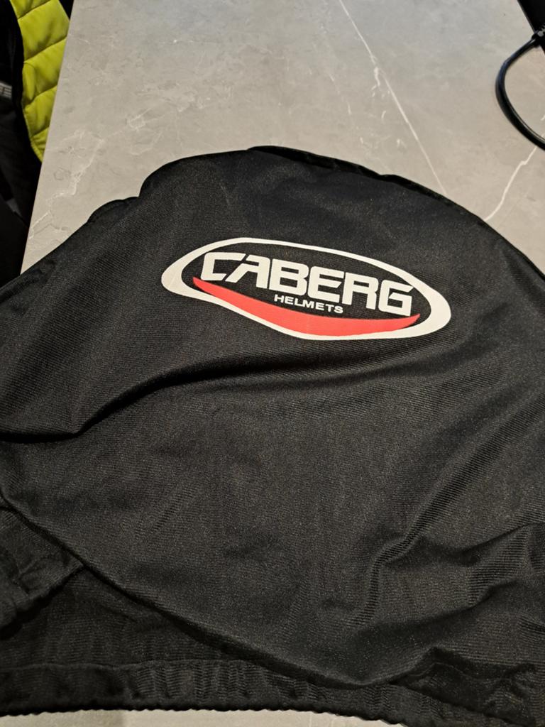 Comme neuf à cause d'un jet en fibre de caberg acheté trop p, Enlèvement