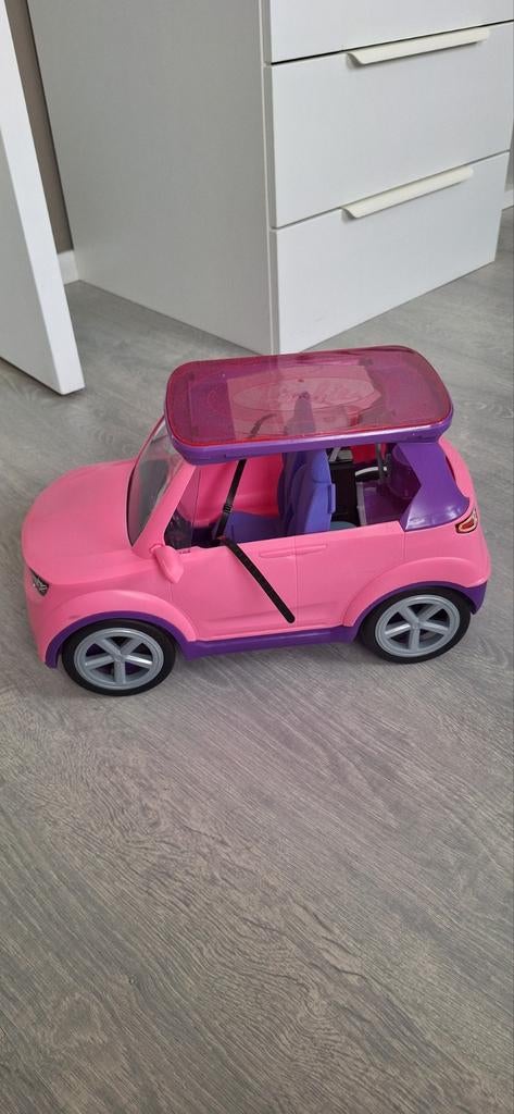 Voiture Barbie et accesoires maison