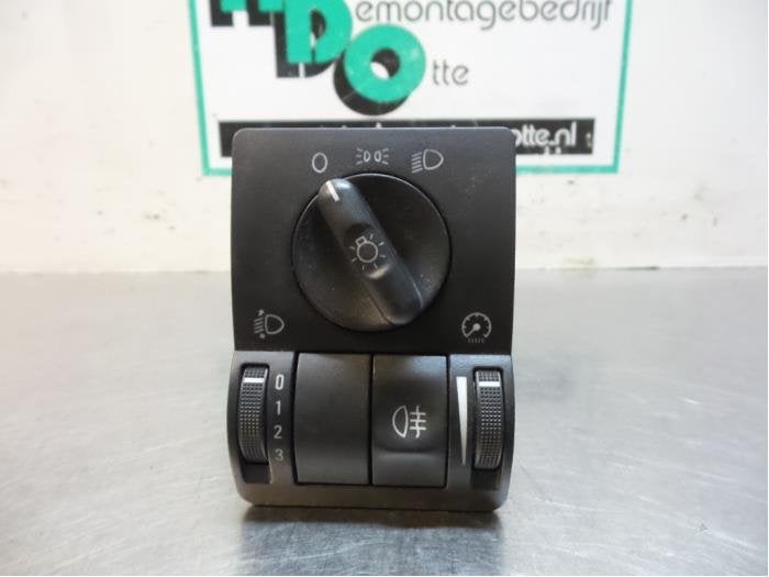 Commutateur lumière d'un Opel Corsa (Corsa C 00-), -, Opel, 3 mois de garantie, Utilisé