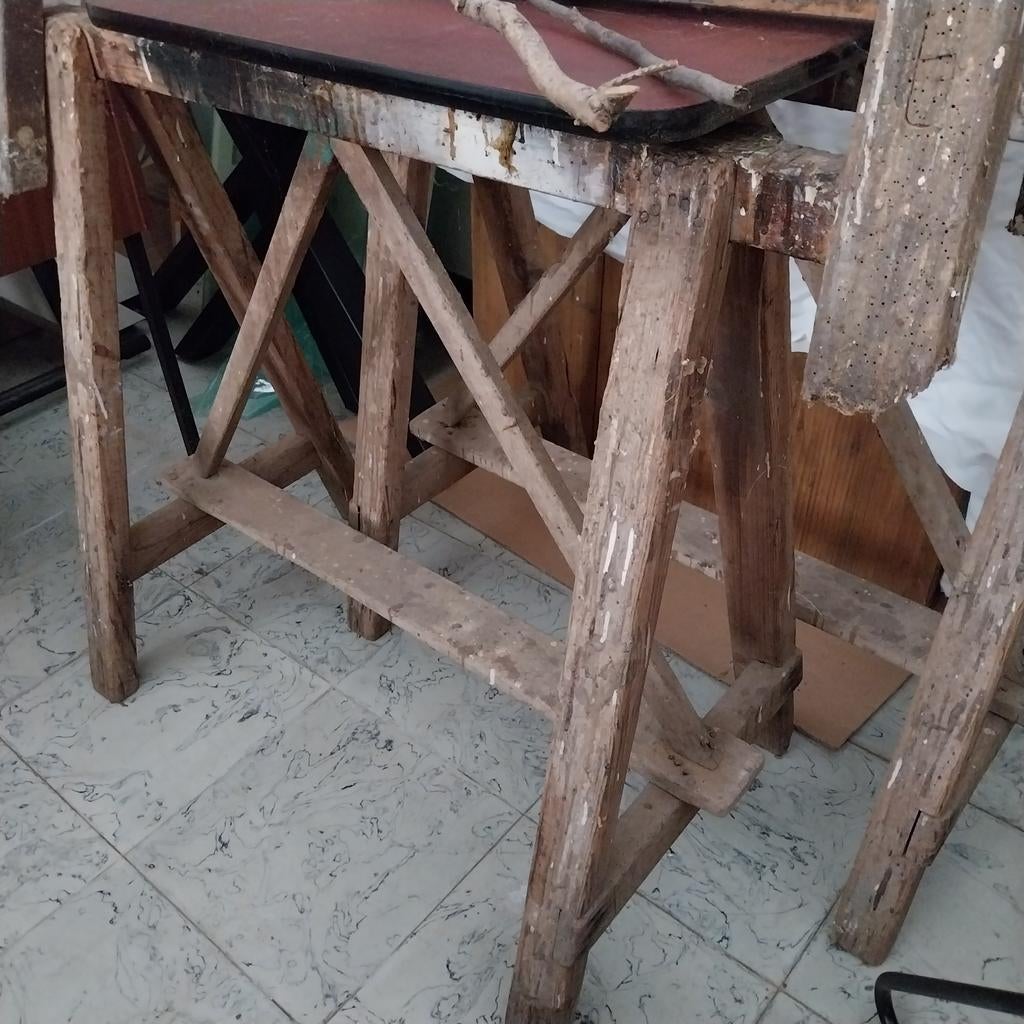 2 oude schrijnwerkersschragen, Ophalen