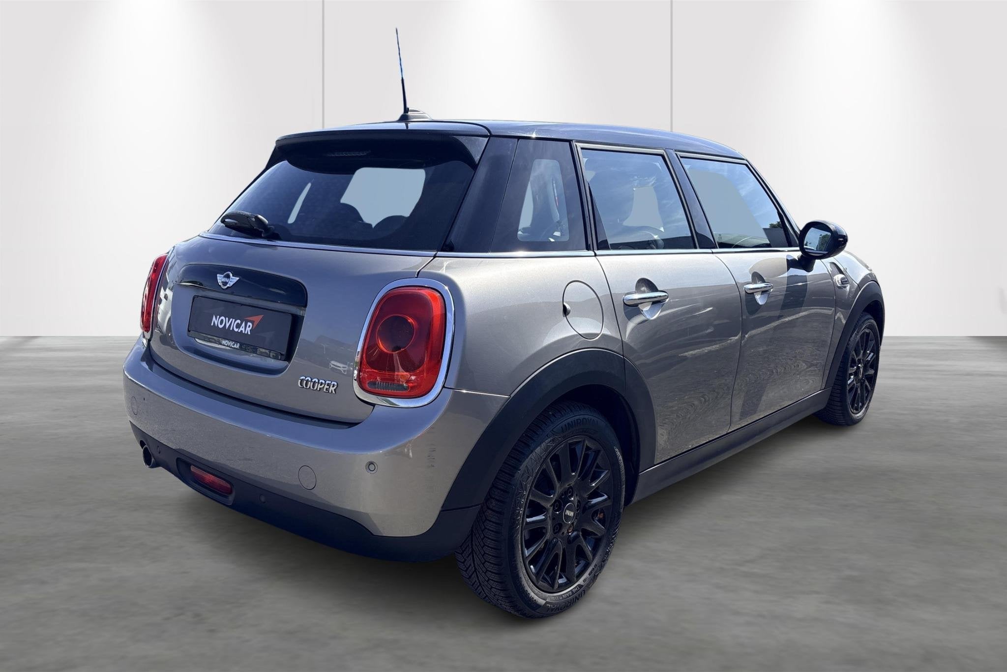Mini Mini 5 door Cooper 1.5I + SENSOREN - GPS - CRUISECONTRO, 116 g/km, Stof, Gebruikt, 136 pk