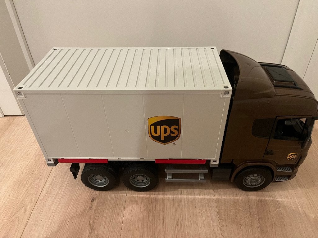 UPS vrachtwagen, Ophalen, Gebruikt