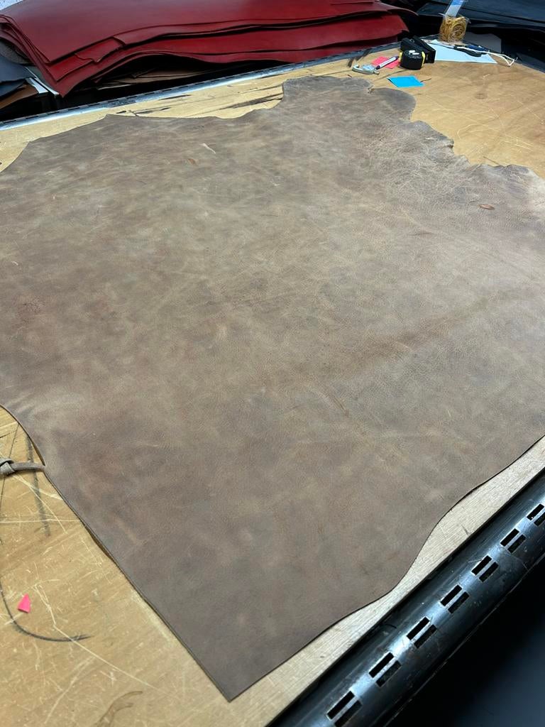 Bruin patina vintage halve huid 2 mm dikte A-310, Hobby en Vrije tijd, Ophalen of Verzenden, Zo goed als nieuw, Bruin