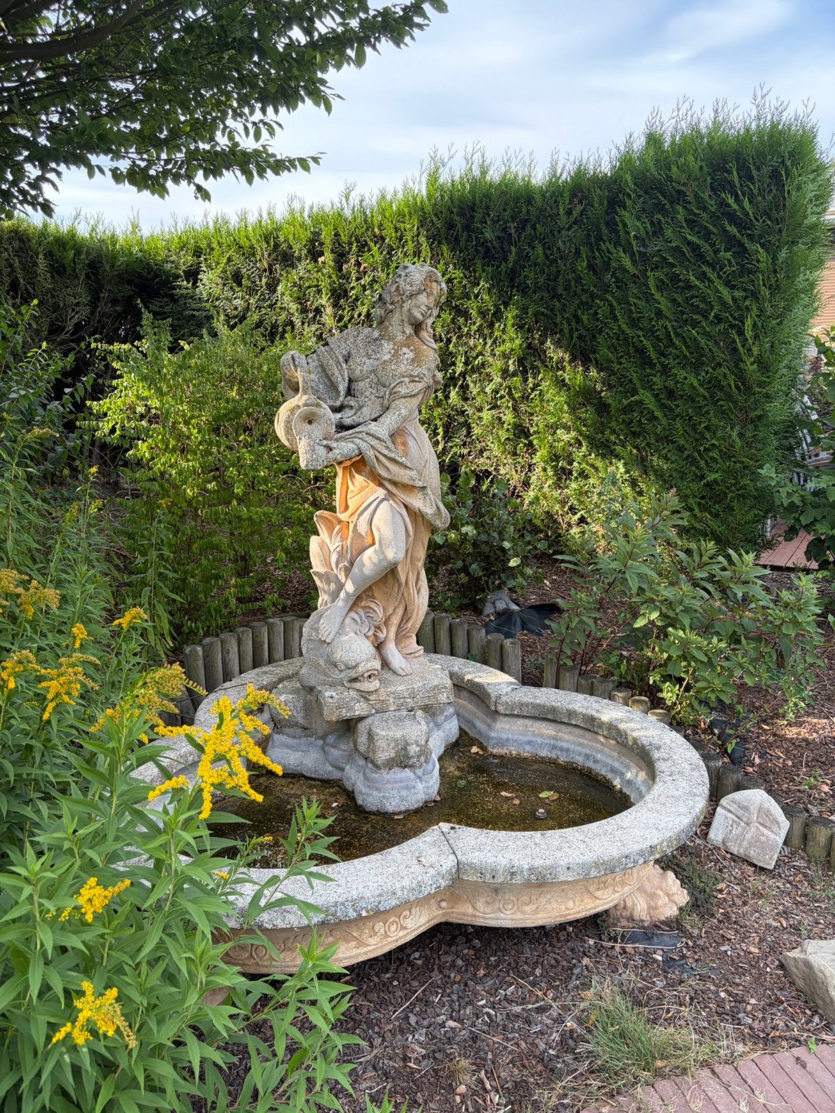 Stenen waterfontein beeld, Enlèvement, Utilisé, Ornement d'eau