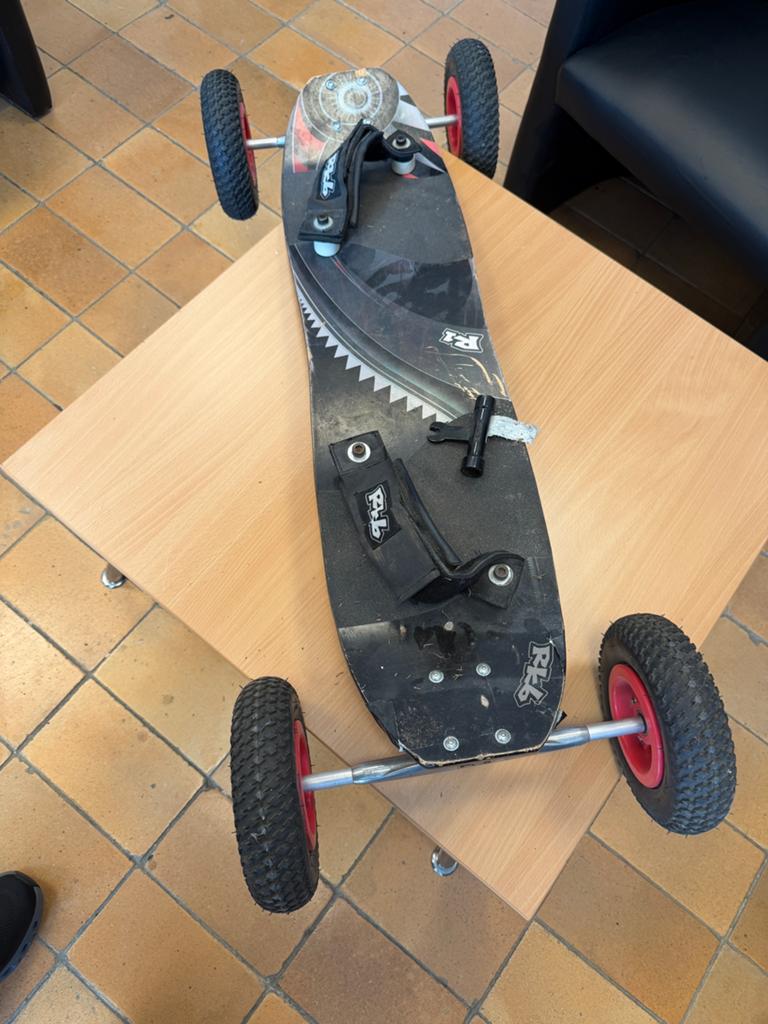 Mountainboard plus cerf volant 5,9m2, Enlèvement, Utilisé, Quatre lignes, Cerf-volant